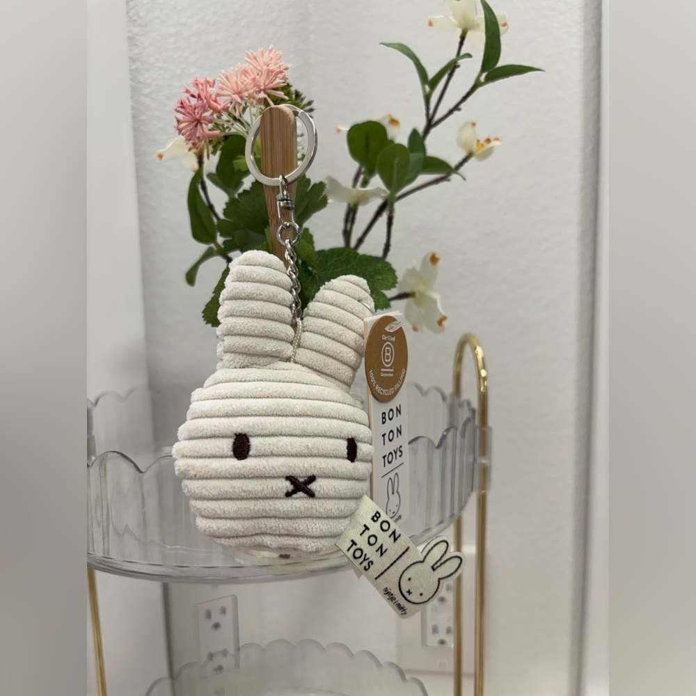 Sold:White Miffy🐰🤍Corduroy Keychain
